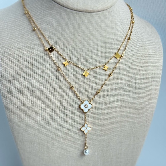 Elegant Gold and White Floral Necklace - Picture 2 of 3